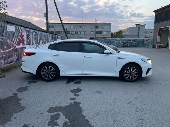 2018 Kia Optima IV Рестайлинг, белый, 1550000 рублей - вид 3