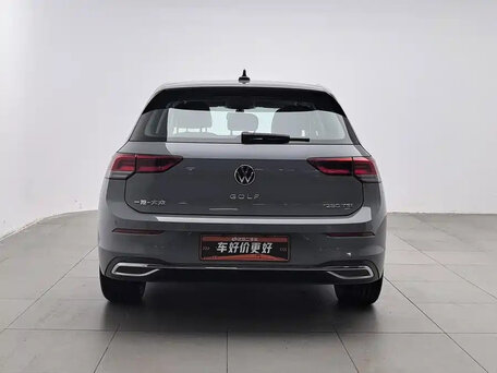 2022 Volkswagen Golf VIII, серебристый, 1750000 рублей, вид 3