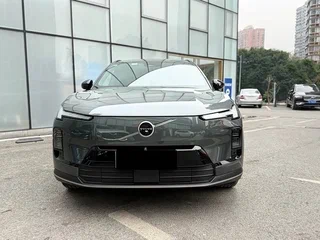 2025 Volvo XC70 III, серебристый, 6480000 рублей, вид 2