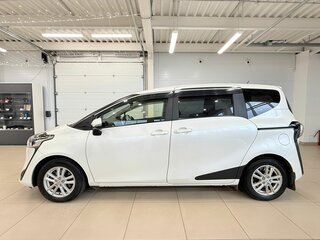 2019 Toyota Sienta II Рестайлинг, белый, 1699000 рублей, вид 3