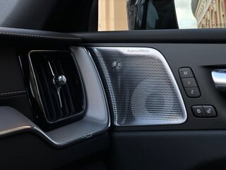 2021 Volvo XC60 II Рестайлинг, белый, 4000000 рублей, вид 5