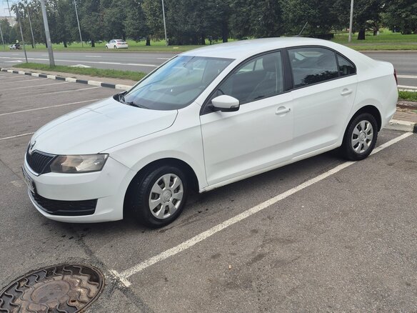 2019 Skoda Rapid I Рестайлинг, белый, 560000 рублей