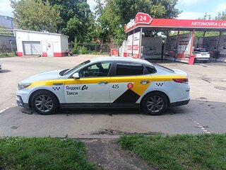 2020 Kia Optima IV Рестайлинг, пурпурный, 990000 рублей, вид 4