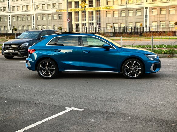 2022 Audi A3 Sportback 35 TFSI IV (8Y), синий, 2650000 рублей - вид 24