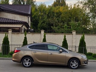 2013 Opel Astra J Рестайлинг, бежевый, 530000 рублей, вид 2