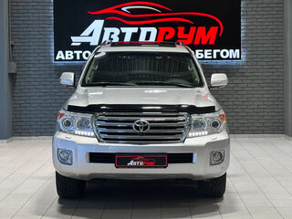 2014 Toyota Land Cruiser 200 Series Рестайлинг 1, серебристый, 3930000 рублей, вид 3