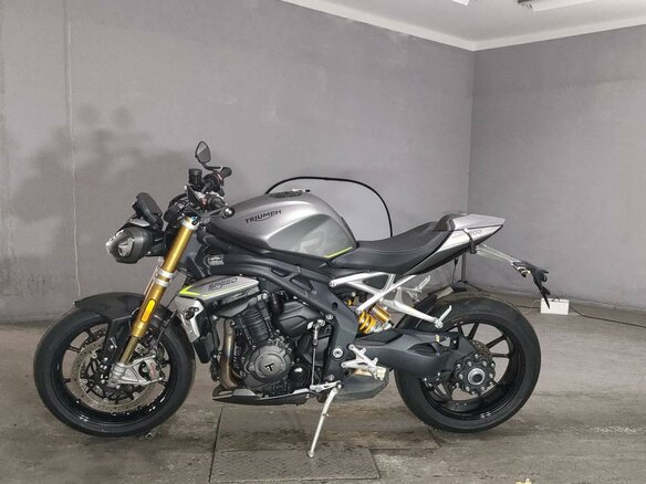 2022 Triumph Speed Triple, серый, 1377000 рублей