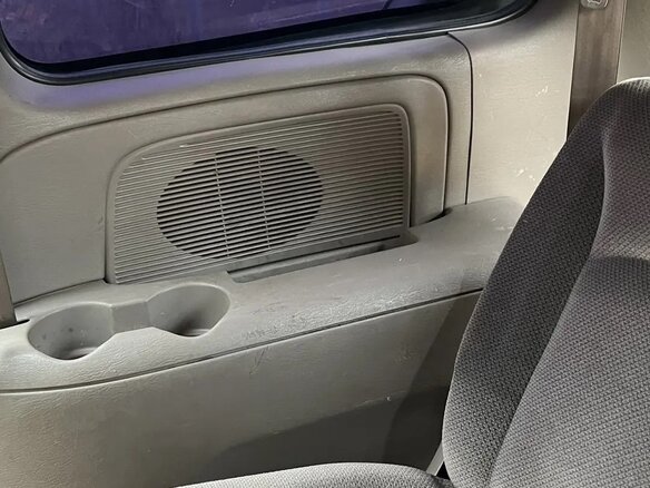 2003 Dodge Caravan IV, серый, 400000 рублей - вид 17
