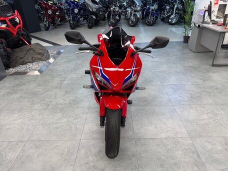 2025 Honda CBR 650R, чёрный, 1130000 рублей, вид 3