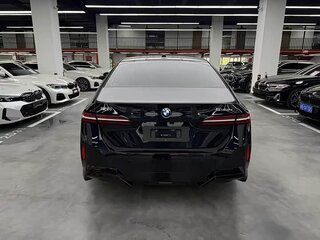2026 BMW 5 серии 530i VIII (G60/G61/G68), чёрный, 5076868 рублей, вид 3