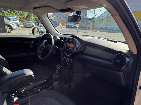 2015 Mini Hatch Cooper III (F55/F56), белый, 1620000 рублей - вид 5