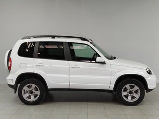 2019 Chevrolet Niva I Рестайлинг, белый, 891000 рублей, вид 4
