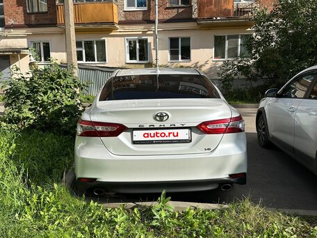 2020 Toyota Camry VIII (XV70), белый, 3450000 рублей, вид 2
