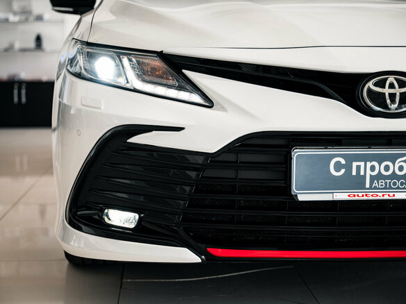 2021 Toyota Camry VIII (XV70) Рестайлинг, белый - вид 8