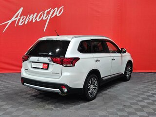 2015 Mitsubishi Outlander III Рестайлинг 2, белый, 1675000 рублей, вид 5