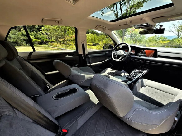 2023 Volkswagen Golf VIII, синий, 2790000 рублей - вид 6