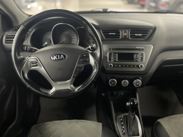2015 Kia Rio III Рестайлинг, серебристый, 1000000 рублей - вид 9