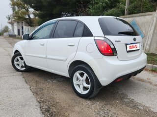 2011 Kia Rio II Рестайлинг, белый, 666666 рублей, вид 4