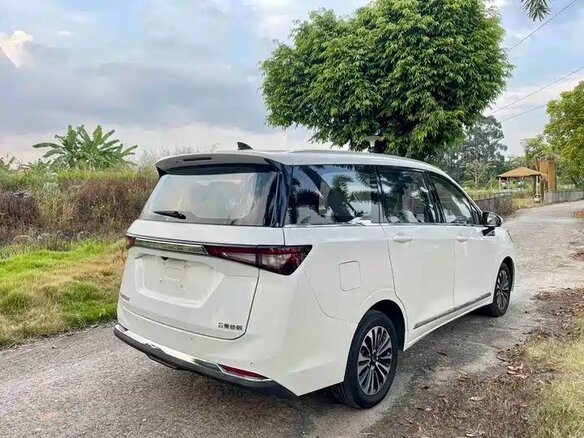 2022 Wuling Jiachen, белый, 1120000 рублей - вид 4
