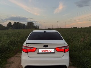 2014 Kia Rio 5-speed III, белый, 720000 рублей, вид 3