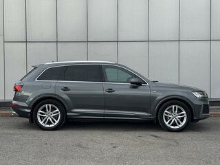 2020 Audi Q7 45 TDI II (4M) Рестайлинг, серый, 6800000 рублей, вид 5