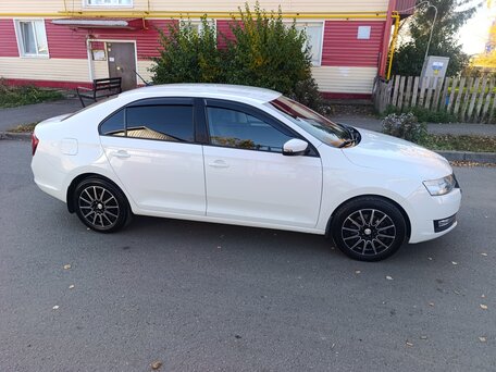 2018 Skoda Rapid I Рестайлинг, белый, 990000 рублей, вид 4