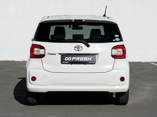 2018 Toyota Passo III Рестайлинг, белый, 995000 рублей, вид 4