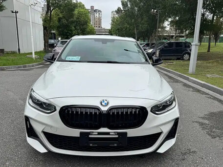 2023 BMW 1 серии 120i III (F52) Рестайлинг, белый, 1891699 рублей, вид 2