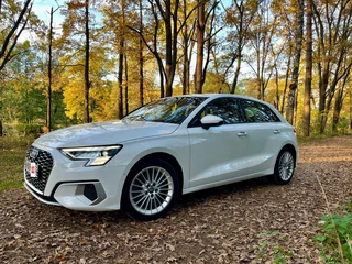 2020 Audi A3 Sportback 35 TFSI IV (8Y), белый, 2000000 рублей, вид 2
