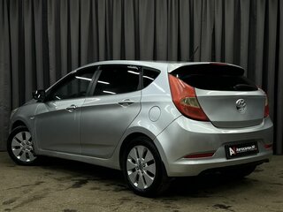 2015 Hyundai Solaris I Рестайлинг, серебристый, 559900 рублей, вид 4