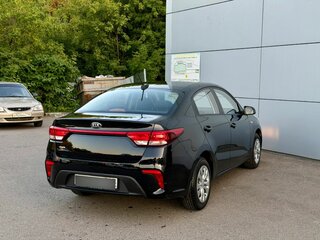 2017 Kia Rio IV, чёрный, 1020000 рублей, вид 4
