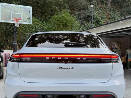 2025 Porsche Macan 4 II, серый, 11250000 рублей, вид 4