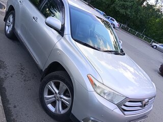 2012 Toyota Highlander II (XU40) Рестайлинг, серебристый, 1670000 рублей, вид 1