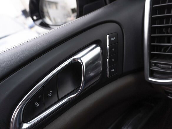 2015 Porsche Cayenne Diesel II Рестайлинг (958), чёрный, 3849000 рублей - вид 23