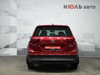 2017 Volkswagen Tiguan II, красный, 2200000 рублей, вид 5