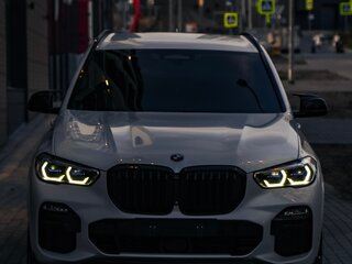 2019 BMW X5 30d IV (G05/G18), белый, 5300000 рублей, вид 4