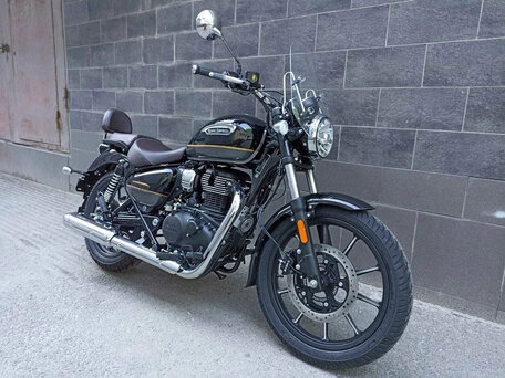 2026 Royal Enfield Meteor, чёрный, 528000 рублей, вид 2