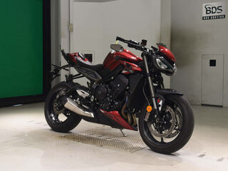 2023 Triumph Street Triple, чёрный, 1217000 рублей, вид 4