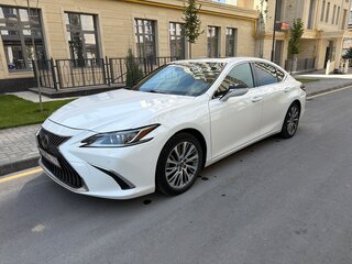 2020 Lexus ES 250 VII, белый, 3550000 рублей, вид 1