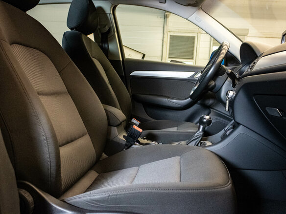 2015 Audi Q3 I (8U) Рестайлинг, синий, 1850000 рублей - вид 12