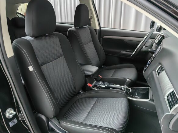 2018 Mitsubishi Outlander III Рестайлинг 2, чёрный, 1735000 рублей - вид 6
