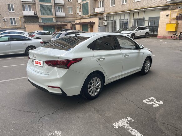 2017 Hyundai Solaris II, белый, 1350000 рублей - вид 3