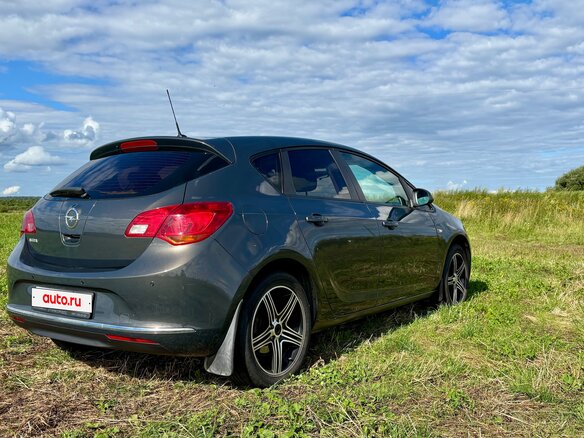 2013 Opel Astra J Рестайлинг, серый, 800000 рублей - вид 1