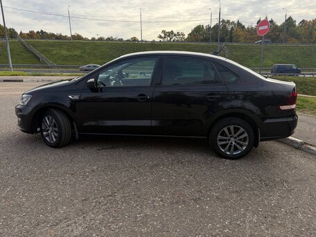 2019 Volkswagen Polo V Рестайлинг, чёрный, 1375000 рублей, вид 3