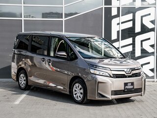 2018 Toyota Voxy III (R80) Рестайлинг, серый, 2445000 рублей, вид 1