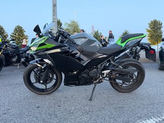 2019 Kawasaki Ninja 400, серый, 599999 рублей, вид 4