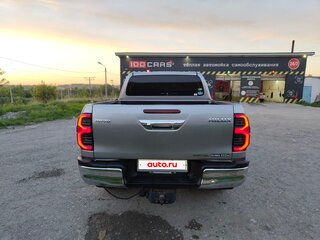 2018 Toyota Hilux VIII Рестайлинг, серебристый, 3000000 рублей, вид 4