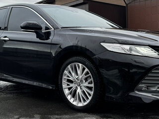 2020 Toyota Camry VIII (XV70), чёрный, 2850000 рублей, вид 3