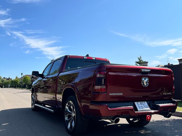 2019 Ram 1500 Quad Cab V, красный, 5900000 рублей - вид 6