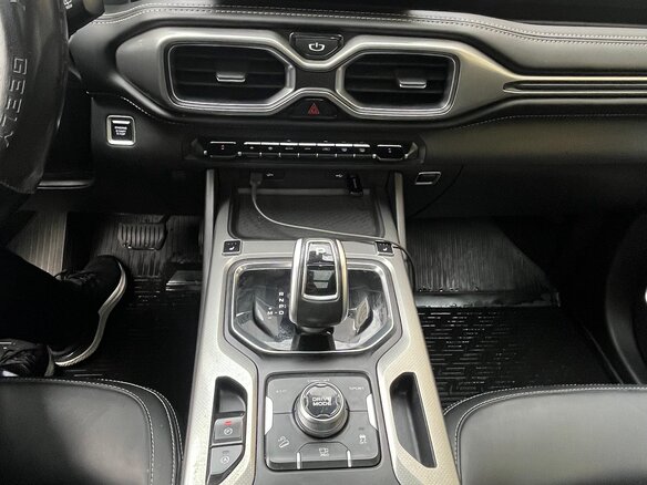 2023 Geely Okavango I, серый, 2150000 рублей - вид 12